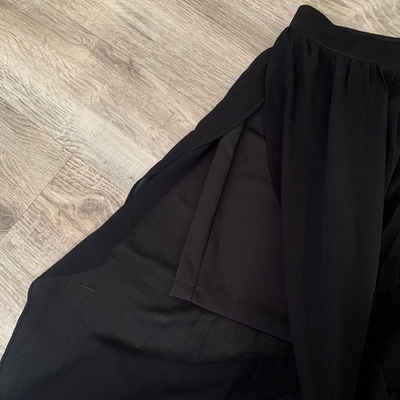 π XOXO - Wrap Skirt - Picture 4 of 8